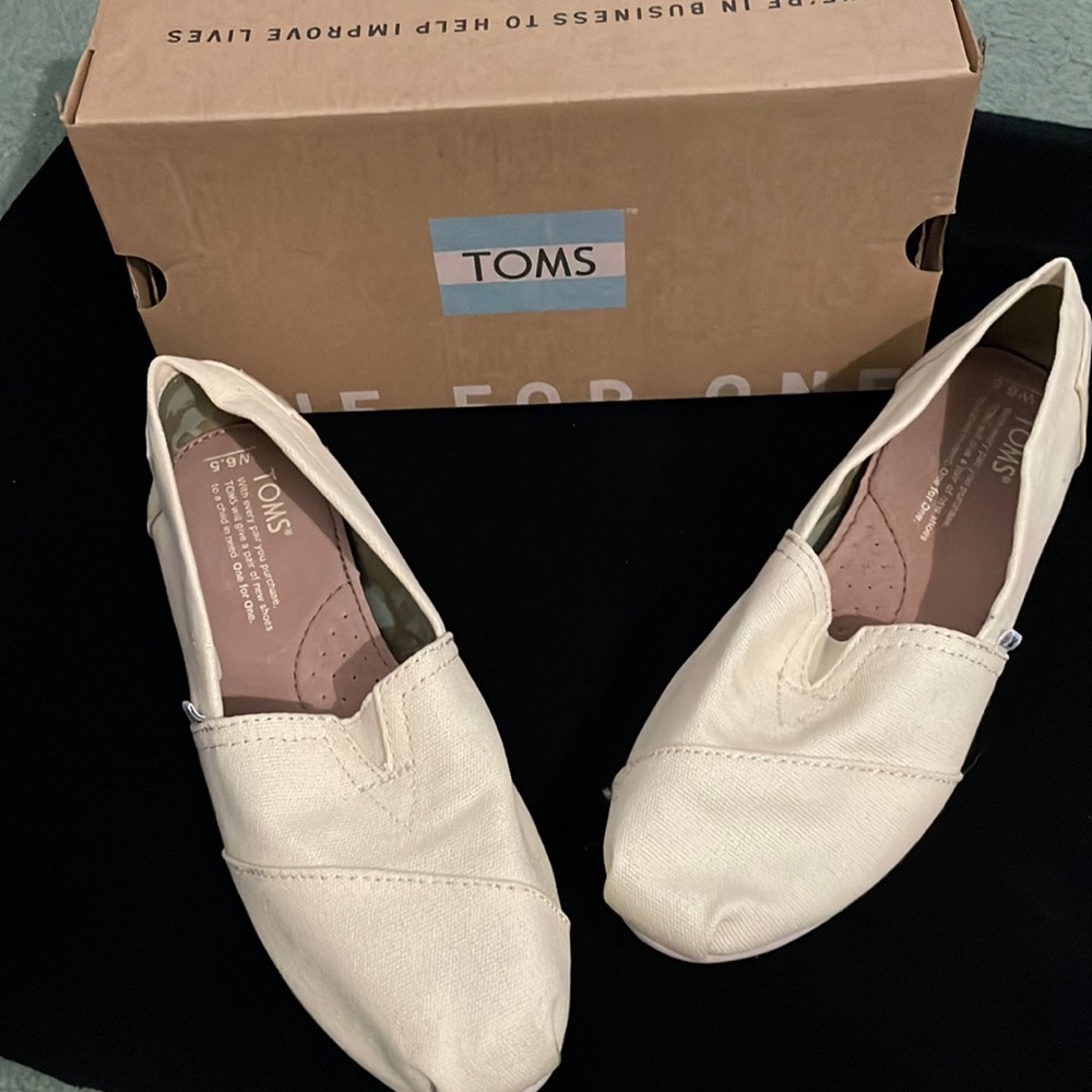 Toms size 6.5 cream color